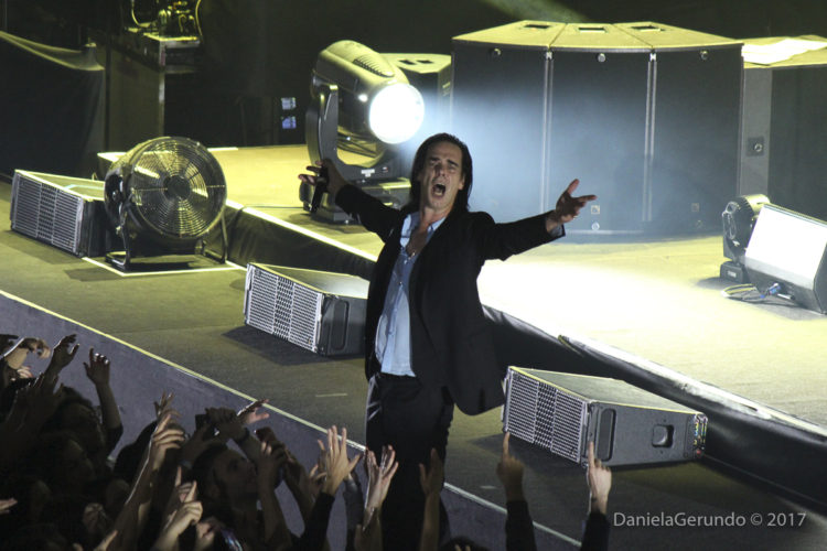 NICK CAVE: “empatico e carnale” sul palco del Forum di Assago