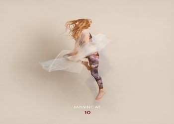MISSINCAT: “Più Vicino” è il secondo estratto dall’album “10” il quinto disco interamente in italiano della cantautrice e produttrice Caterina Barbieri