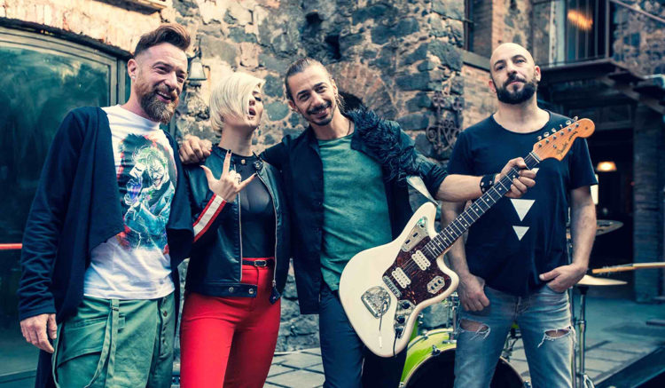 SUGARFREE & SERENA DE BARI – da oggi in radio e in digitale “FRUTTA” il singolo che segna il ritorno della band siciliana con l’artista pugliese !
