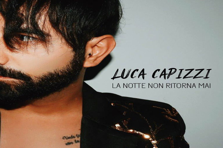 LUCA CAPIZZI: E’ uscita la nuova produzione “La notte non ritorna mai” – un brano pop che racconta l’amore universale tra due persone che sono destinate a stare insieme.