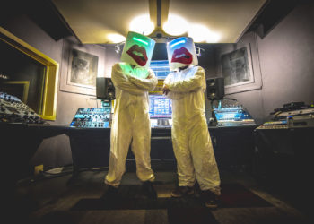 LUCI DA LABBRA: “19mq (Benevento)” è il nuovo singolo del misterioso duo in uscita per 3menda Dischi Nostalgia in formato dancefloor si fonde a richiami alla canzone italiana