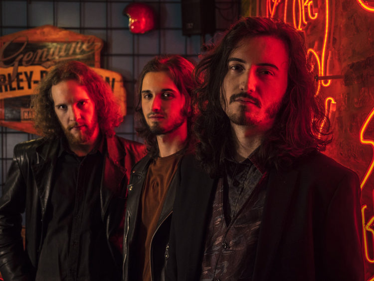 SCARLED: “Factory” è il nuovo singolo e videoclip. Influenze elettroniche e sensibilità pop si fondono in un mood malinconico.