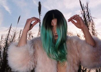 DA BLONDE: Da Gomorra al dream pop, pubblica il primo disco solista “Parlo ai cani”