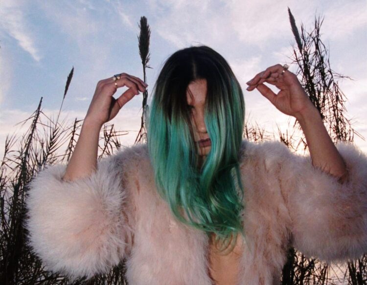 DA BLONDE: Da Gomorra al dream pop, pubblica il primo disco solista “Parlo ai cani”