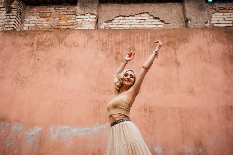 VALENTINA GULLACE: Da oggi 10 luglio esce in radio “RESPIRARE” ultimo brano estratto dal nuovo album