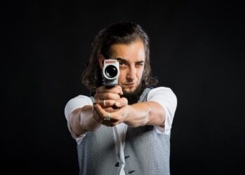 LUCIO LEONI: Esce oggi 29 settembre “NASTRO MAGNETICO” (feat. Mokadelic) il singolo e video che anticipa il nuovo disco “DOVE SEI PT.2” in uscita il 15 ottobre.