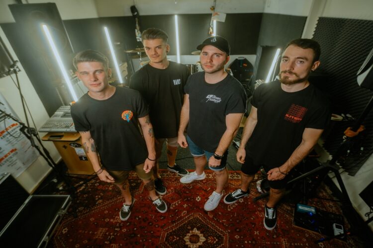 NOISY SILENCE: Online “REASON” l’Ep di esordio cinque tracce che racchiudono sentimenti ed emozioni della band