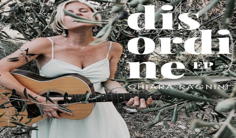 CHIARA RAGNINI: Fuori “Disordine” quattro nuove canzoni raccolte in un EP acustico per un ritorno all’intimità.