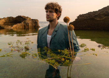 ALBERTO: presenta il suo primo singolo e video “Giovedì” sonorità pop e testo eclettico.
