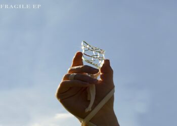 CLIO and MAURICE: Online “Fragile” il primo EP del duo minimalista di voce ed archi.