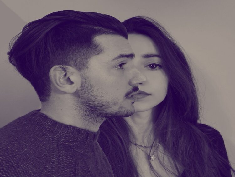 RAYSTARS: “CHASING JUST ME” è il singolo d’esordio del duo dance-pop!