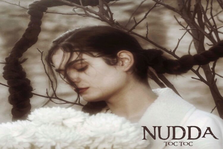 NUDDA: esce in tutti gli store digitali con il singolo “Toc Toc” e fa il suo ingresso ufficiale nel mondo della discografia italiana.