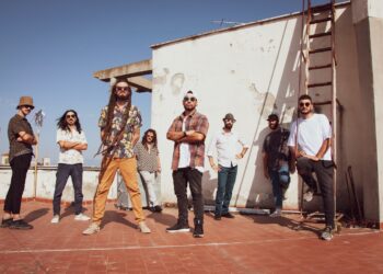 QUARTIERE COFFEE: Il reggae torna a vibrare, il nuovo singolo “Back in Town” celebra la reunion della band toscana.