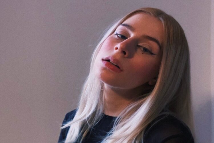 Intervista a BENEDETTA RAINA: “Canzoni D’Amore” l’amore è qualcosa di personale e non etichettabile.