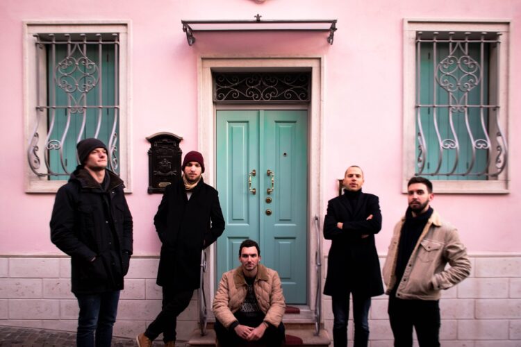 Intervista ai THE SHAPE: i testi e le melodie si incontrano per poi allontanarsi, idealmente creando un terreno comune.