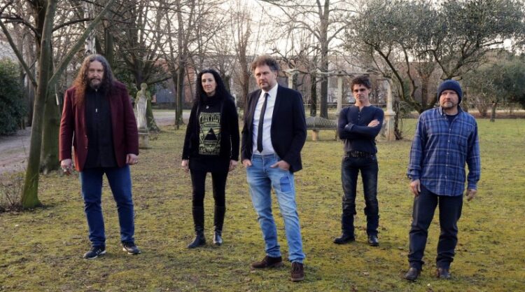 TWENTY FOUR HOURS: “Aiutòla” il nuovo singolo, cantato in italiano, per la prima volta in 36 anni.