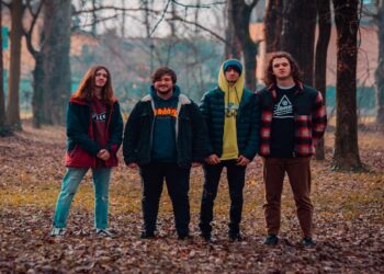 STICK AGAINST YOUR NECK: “HOOLEY” il primo singolo e video che riporta al divertimento l’ascoltatore.