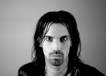 “BLACK STAR” è il nuovo provocatorio singolo e video di KAY AWEN.
