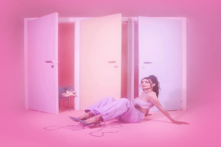 “Limiti” è il nuovo singolo di VIRGINIA MAI.