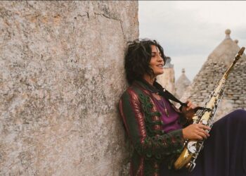 SABRINA DE MITRI: “FLOW” il 2021 dell’artista si apre con un invito a lasciarsi andare per farsi ispirare dalla vita.