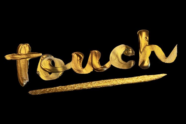 “Touch” è il singolo di debutto di YOUNG LIES, un nuovo e importante capitolo per il duo.