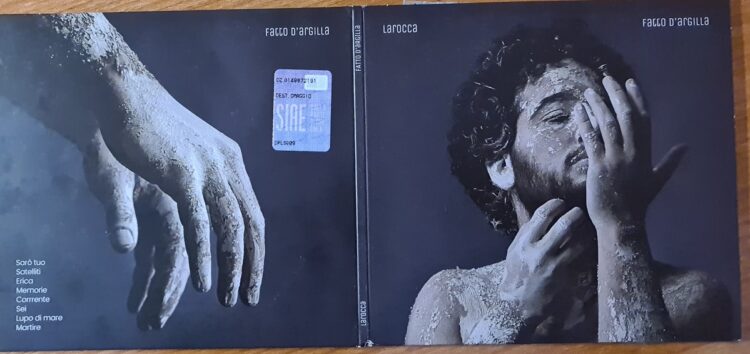 [Recensione] LAROCCA “Fatto d’argilla”: tra un soft-rap e pop la voglia di correre porterà i suoi risultati.