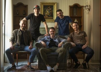 CIRCO DI VETRO: “SENZA RETE” con questo nuvo sinngolo la band analizza le riflessioni i l’insicurezza che precedono un salto nel vuoto.