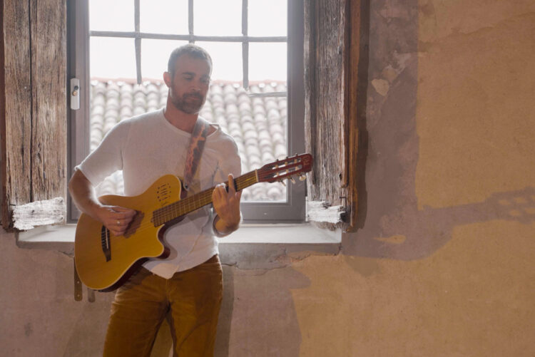 Disponibile in rotazione radiofonica il nuovo singolo di VINCENZO GRECO, “MAGGIE DICKSON”.