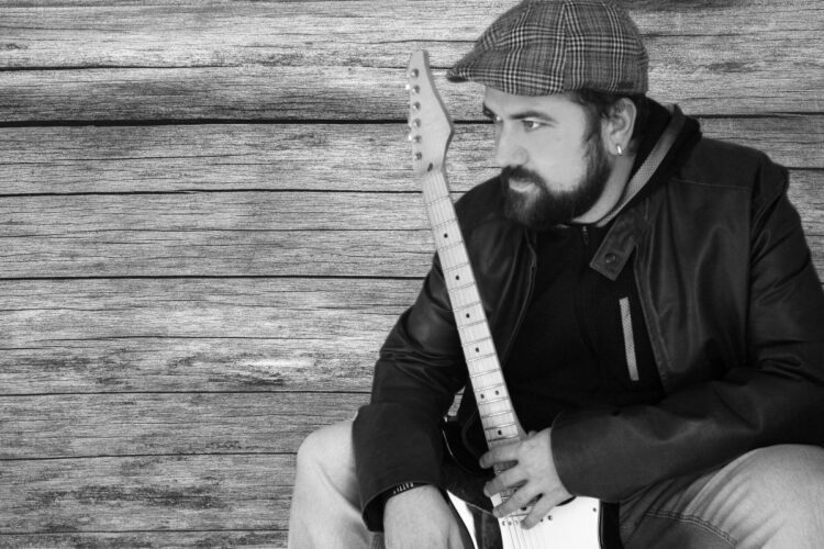 FRANCESCO LUZ: “LIVIDI” con il nuovo singolo, l’eclettico artista romano esplora una nuova direzione musicale.
