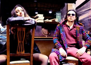PLASTIC FINGERS: “FRIDAY NIGHT” routine e domande esistenziali al centro del nuovo singolo.
