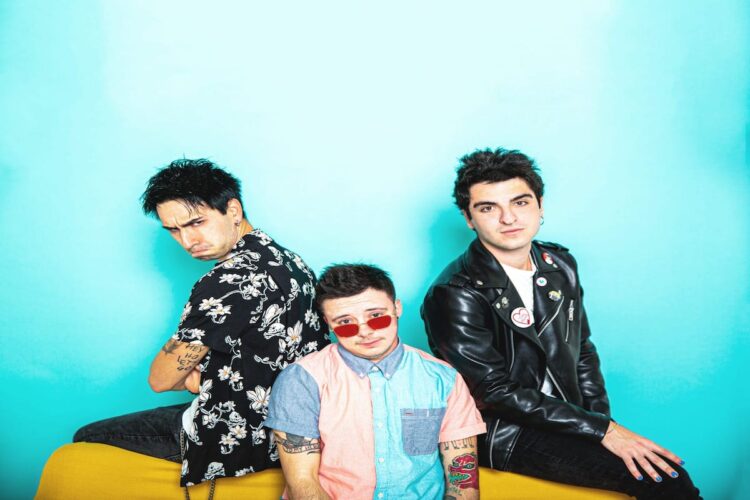 CONCERT FOR ALIENS: “TWO FINGERS” è il singolo d’esordio della band d’esordio dal sound punk rock californiano.