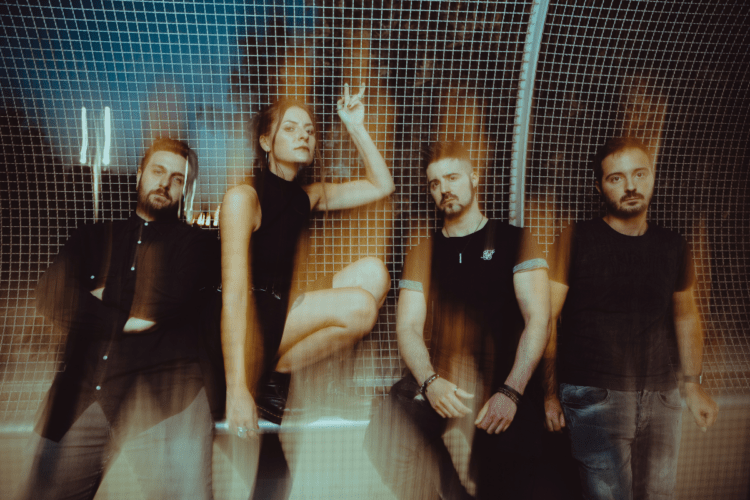 CUT CUT: “JEALOUSY” la band modenese continua l’esplorazione di un amore tossico.