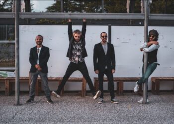 THOUSAND YEARS BETWEEN: “STUPID” singolo divertente ed energico per i thousand years between.