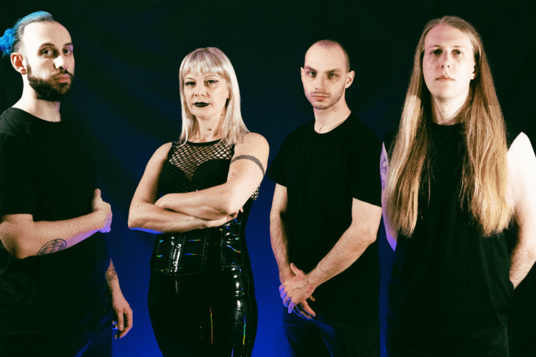 EVELINE: “CURSED MEMORIES” influenze variegate per un album dall’attitudine narrativa.