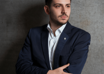 FRANCESCO GILIOLI: “DISCORSI A METÀ” il nuovo album del cantautore che presenta la sua musica in otto brani.