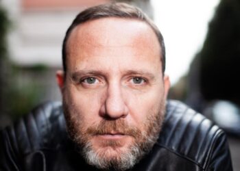 TOMMASO SPALTRO: “MA C’È QUALCOSA” liberarsi dalle proprie paure per accettare sé stessi.