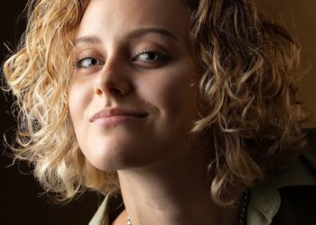 CLAUDIA SACCO: “Hey Giulia” una dedica all’amore nei confronti della sorella.