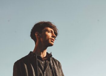 KIRA: “L’Isola che non c’è” un simbolo di felicità.