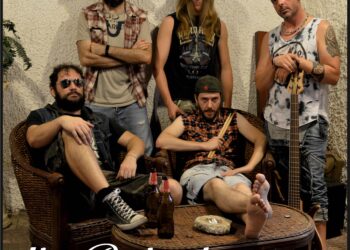 THE REDNECKS: “In a different sky” una riflessione intensa sull’amore e sulla trasformazione personale.