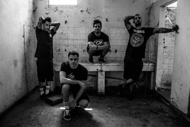 T.F.V. : “Costretti a sanguinare” il quarto lavoro in studio della band rock punk.