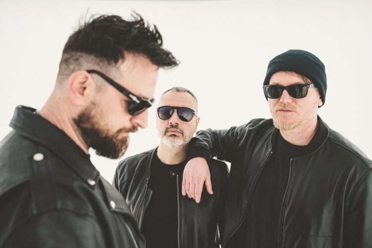 “Sputami l’amore in bocca” è il primo singolo per la rock band degli ALTERNA guidata dall’ex Bullet of Noise.