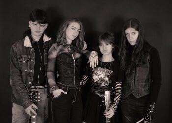 ICE WINGS: “Cola malediction” attenti a non farla cadere.