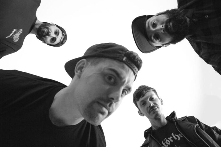 THE UNDERDOGS: “FOR ANYONE” un appello a lottare per un futuro migliore.