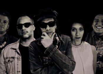 THE POP FISH BAND: “In the same place” il nuovo singolo che mette in discussione privilegi, gerarchie e false distanze.