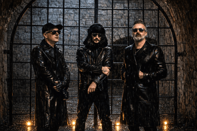 Torna la storica band dark new wave NEWDRESS con il nuovo singolo “Shelter [The Night for Us]” .