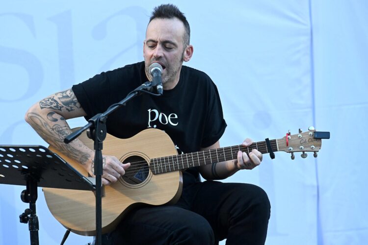 MARCO BARONI: “Fiamma e Cero” una storia d’amore tra due elementi che per fare luce hanno bisogno l’uno dell’altra.